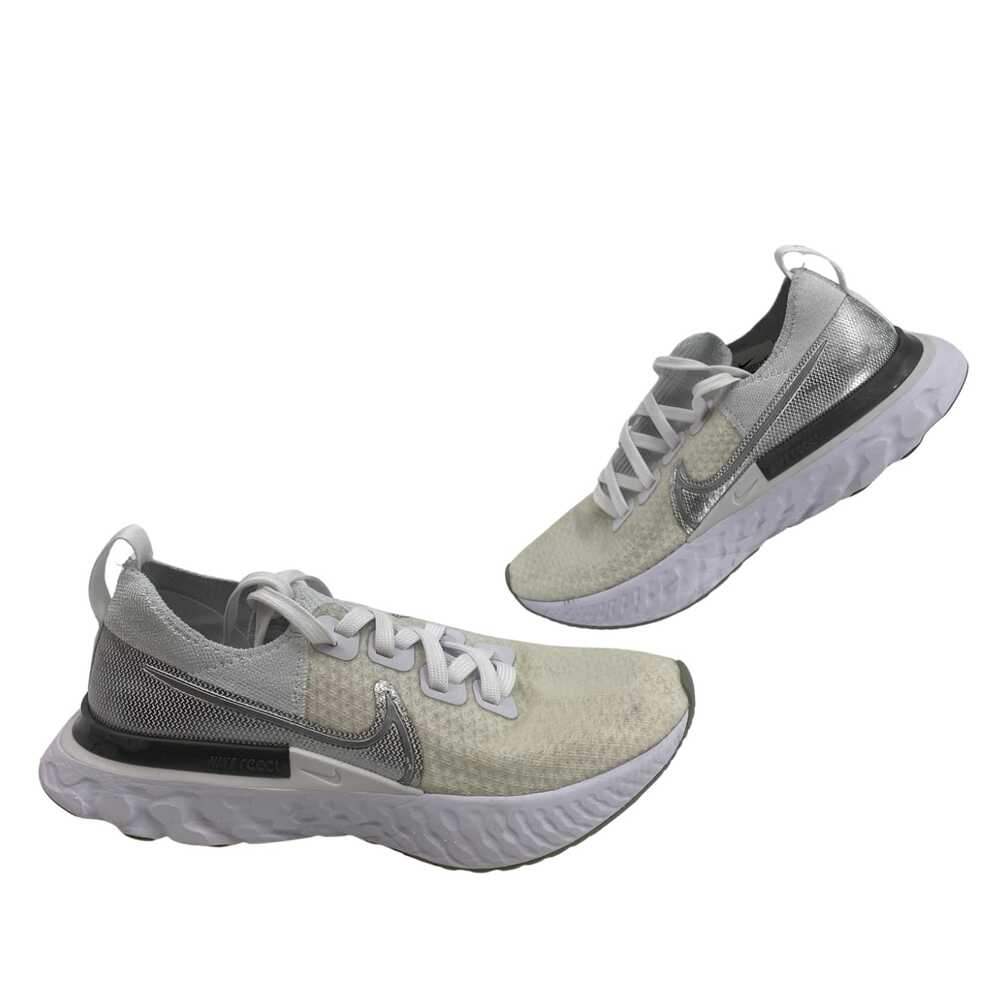Nike White Silver Athletic Sneakers | Size 6.5